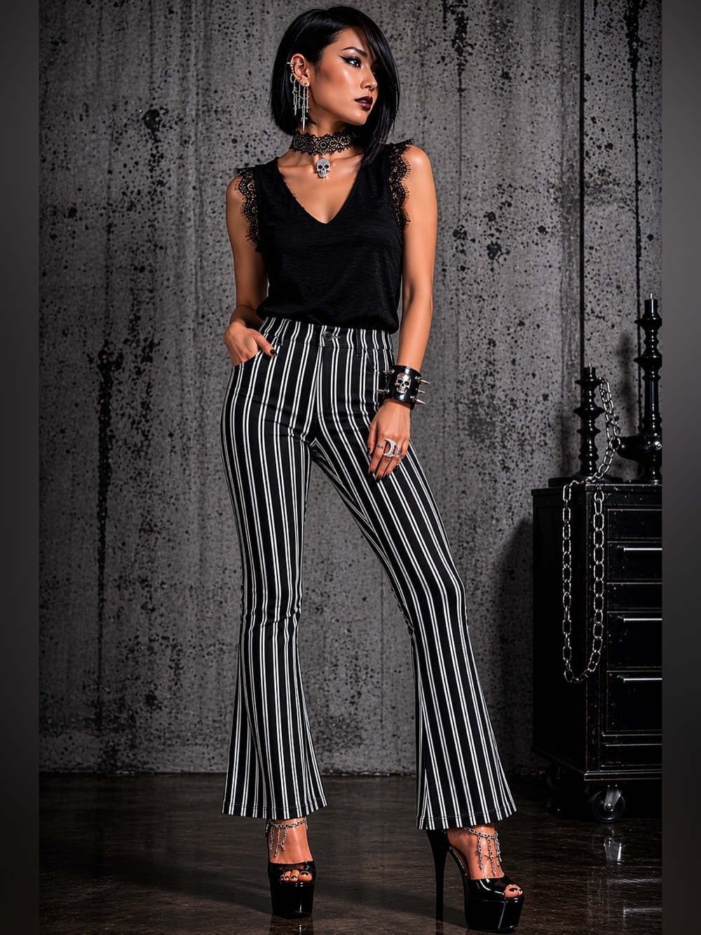 🖤 PrettyLittleThing Striped Flare Pants